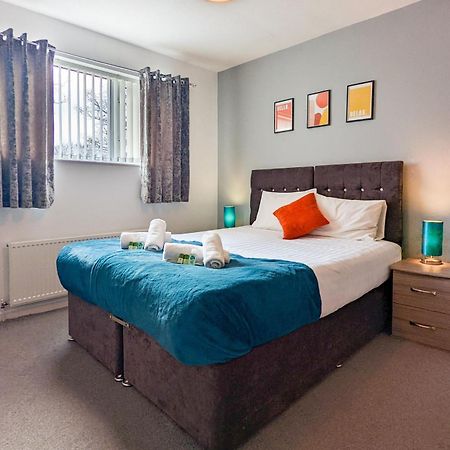 5-Bedroom Contractor House With 10 Beds Free Parking And Free Wifi - Outfield Homes By Your Lettings Short Lets & Serviced Accommodation Peterborough Luaran gambar
