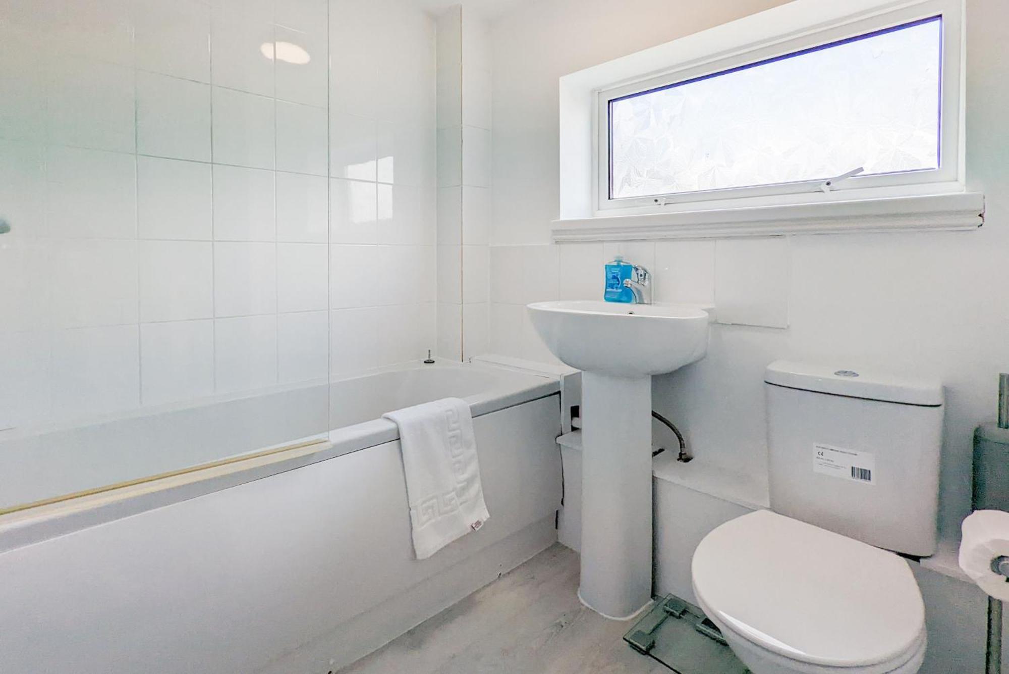 5-Bedroom Contractor House With 10 Beds Free Parking And Free Wifi - Outfield Homes By Your Lettings Short Lets & Serviced Accommodation Peterborough Luaran gambar