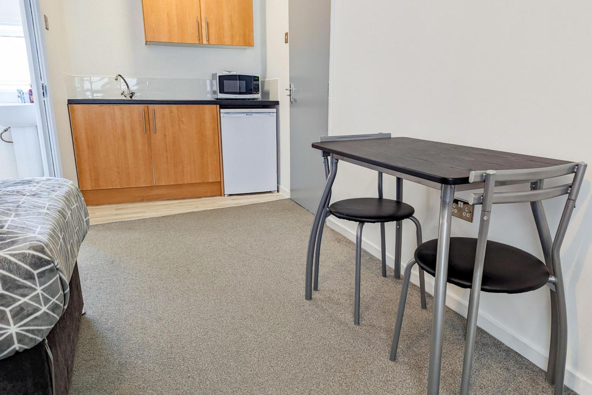 5-Bedroom Contractor House With 10 Beds Free Parking And Free Wifi - Outfield Homes By Your Lettings Short Lets & Serviced Accommodation Peterborough Luaran gambar