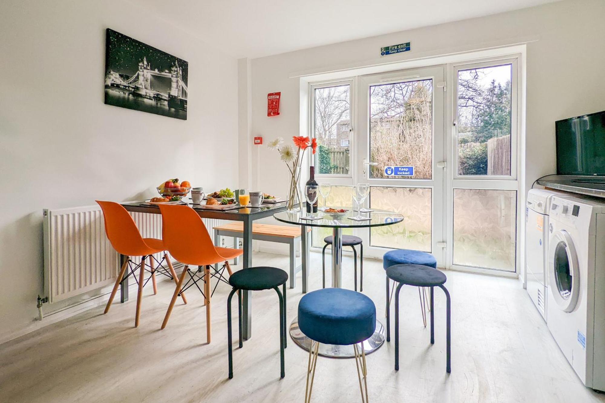 5-Bedroom Contractor House With 10 Beds Free Parking And Free Wifi - Outfield Homes By Your Lettings Short Lets & Serviced Accommodation Peterborough Luaran gambar
