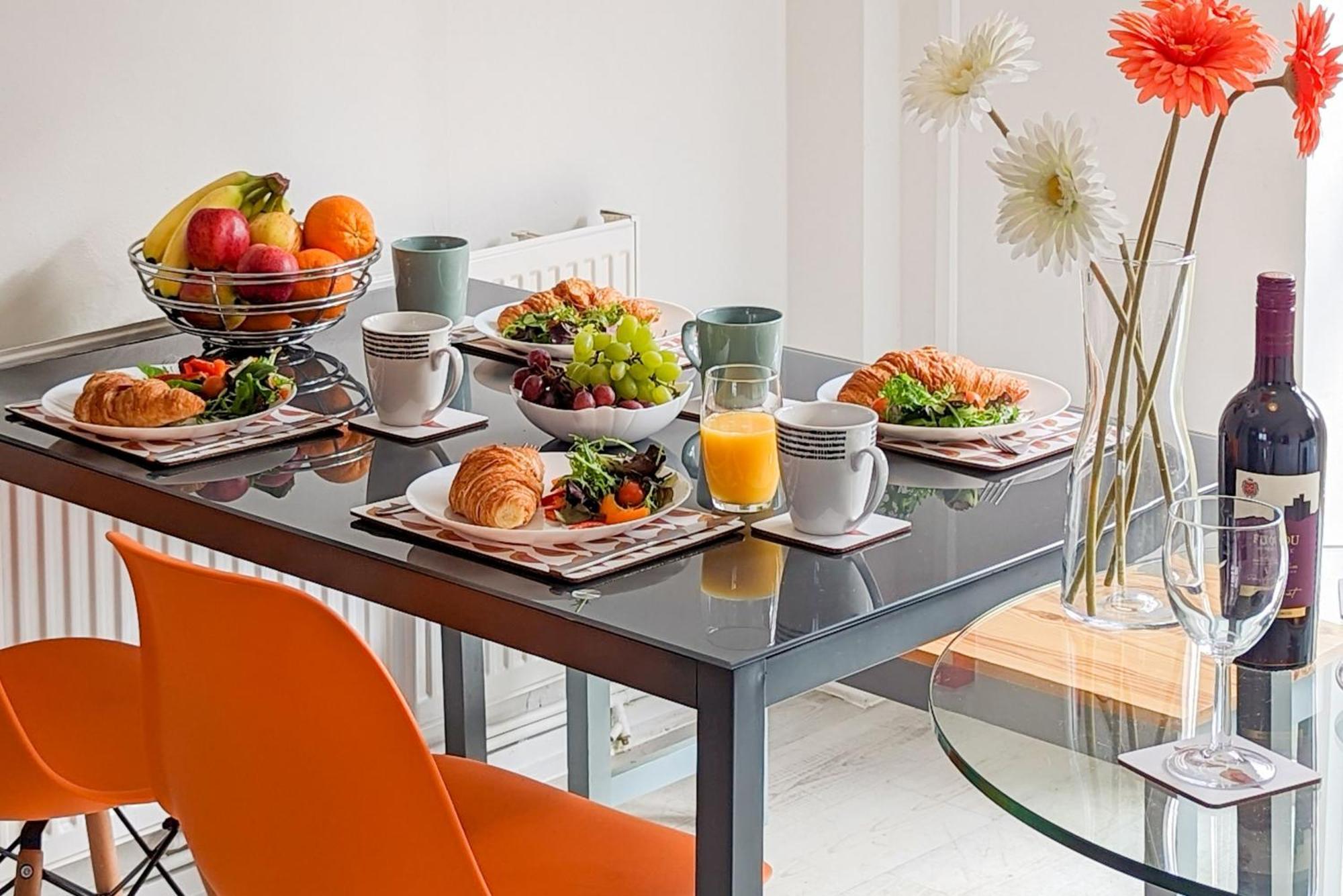 5-Bedroom Contractor House With 10 Beds Free Parking And Free Wifi - Outfield Homes By Your Lettings Short Lets & Serviced Accommodation Peterborough Luaran gambar