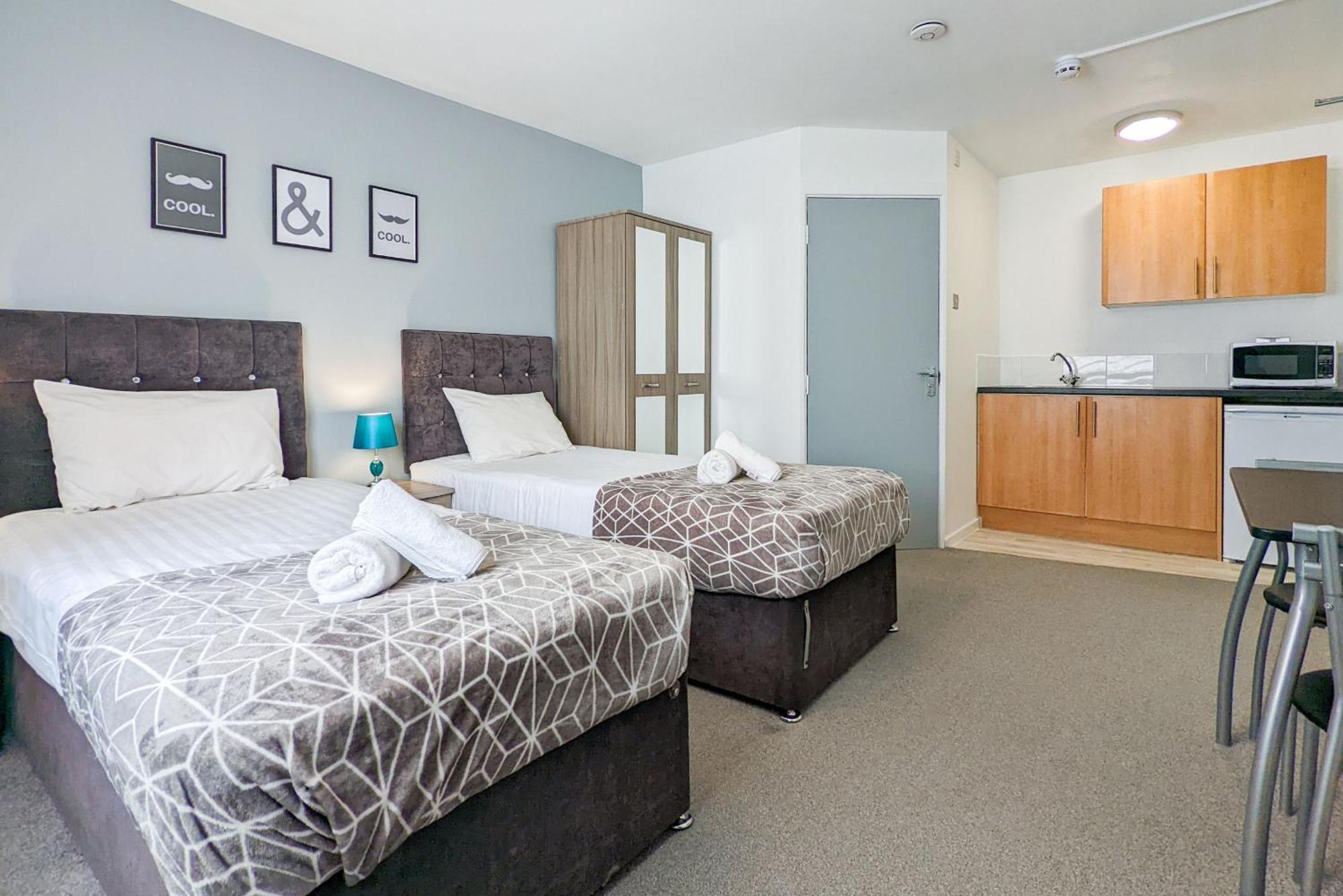 5-Bedroom Contractor House With 10 Beds Free Parking And Free Wifi - Outfield Homes By Your Lettings Short Lets & Serviced Accommodation Peterborough Luaran gambar